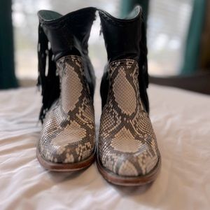 Corral Black Natural Python Fringe Ankle Boot Size 8M
